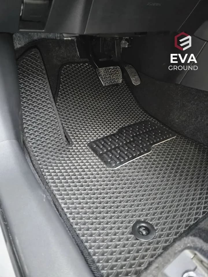 Covoraș EVA negru, textura Romb, montat în mașină